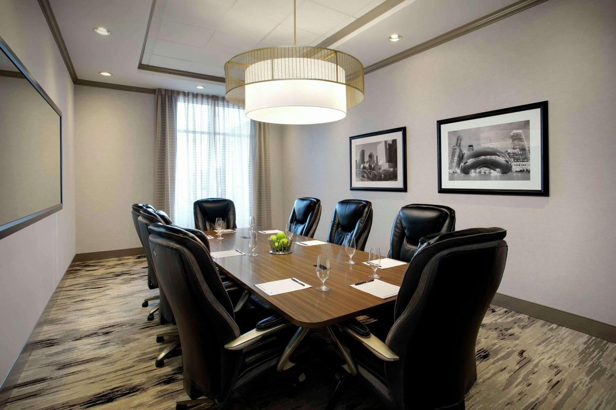 Готель Doubletree By Hilton Chicago Midway Airport, Il Bedford Park Екстер'єр фото