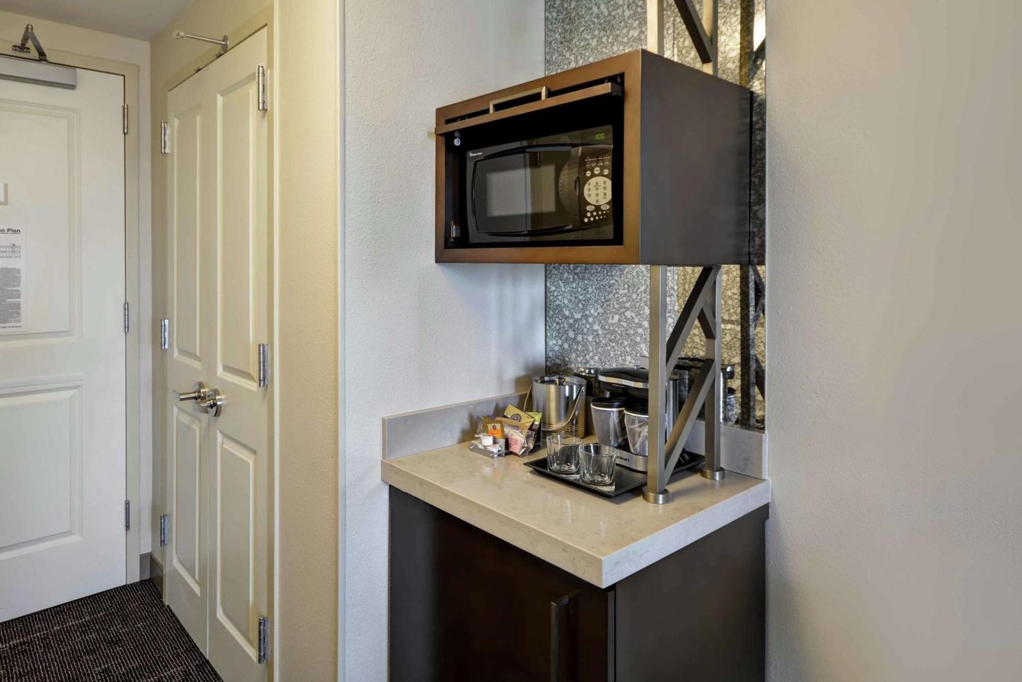 Готель Doubletree By Hilton Chicago Midway Airport, Il Bedford Park Екстер'єр фото