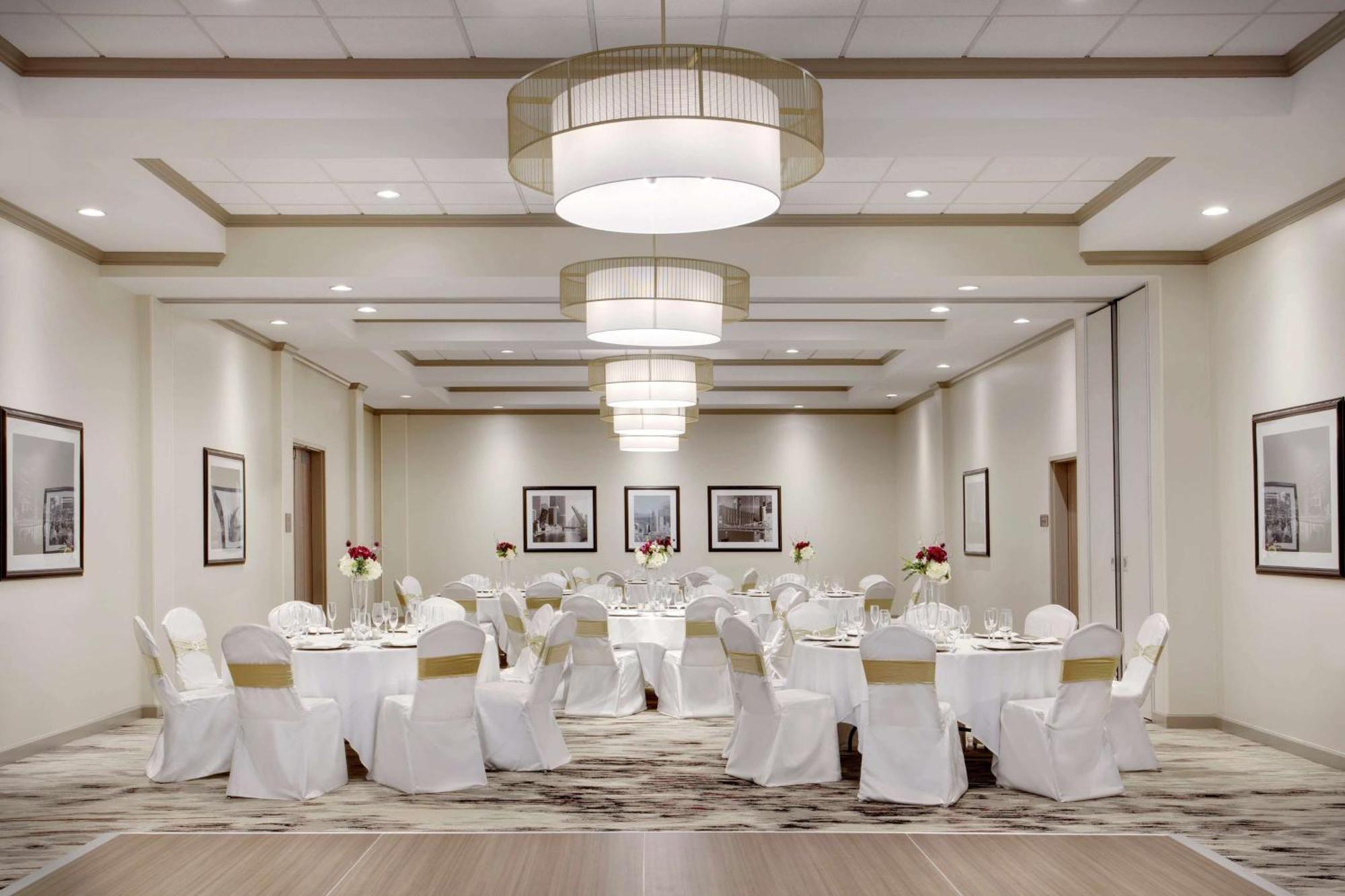 Готель Doubletree By Hilton Chicago Midway Airport, Il Bedford Park Екстер'єр фото
