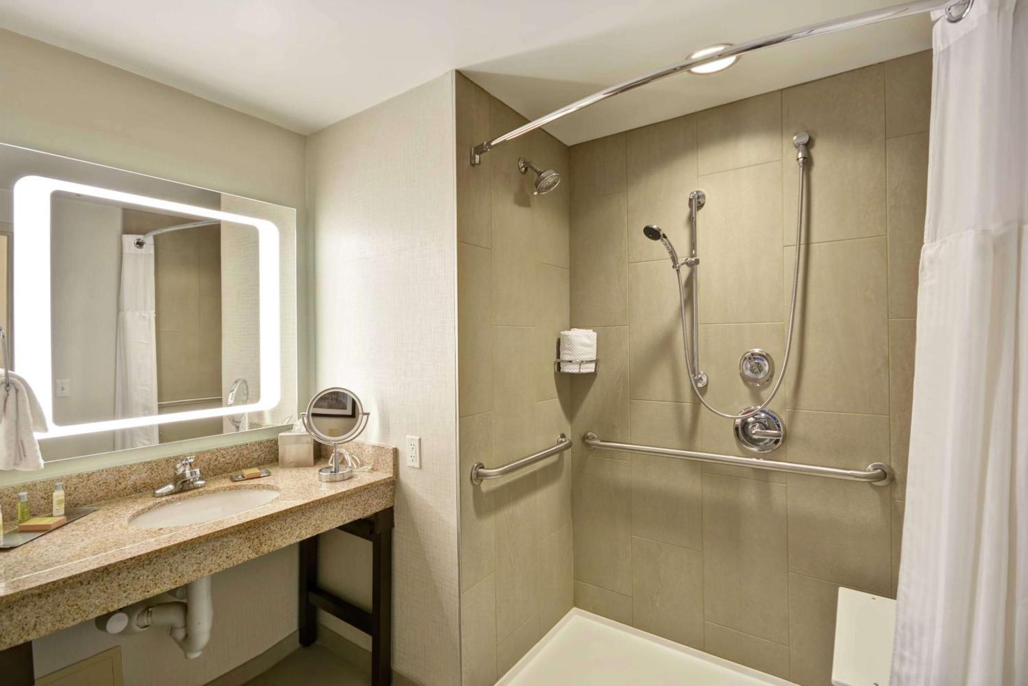 Готель Doubletree By Hilton Chicago Midway Airport, Il Bedford Park Екстер'єр фото
